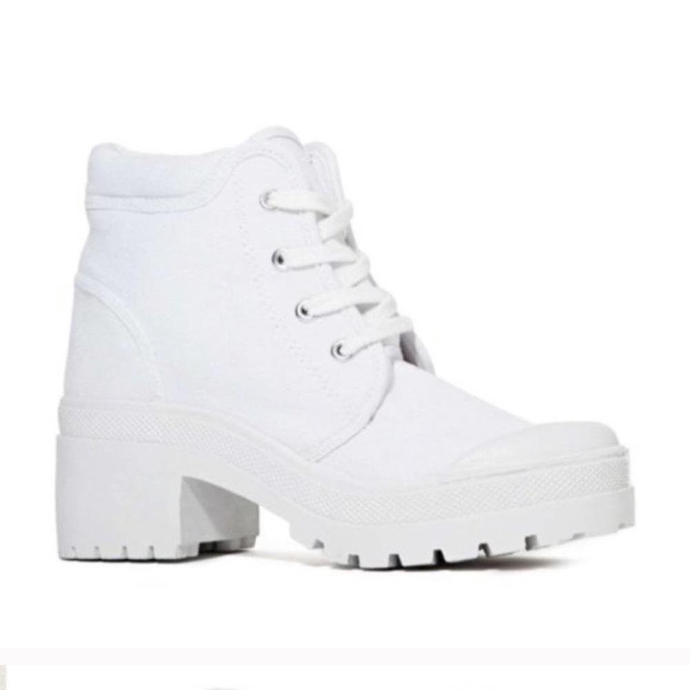 Lace Up Chunky Sneaker Boots Style: Too BIG